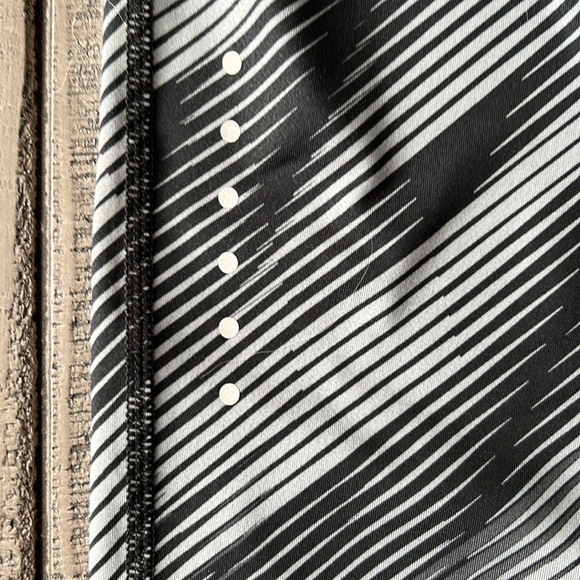 Nike compression reflective capri legging - Picture 6 of 8